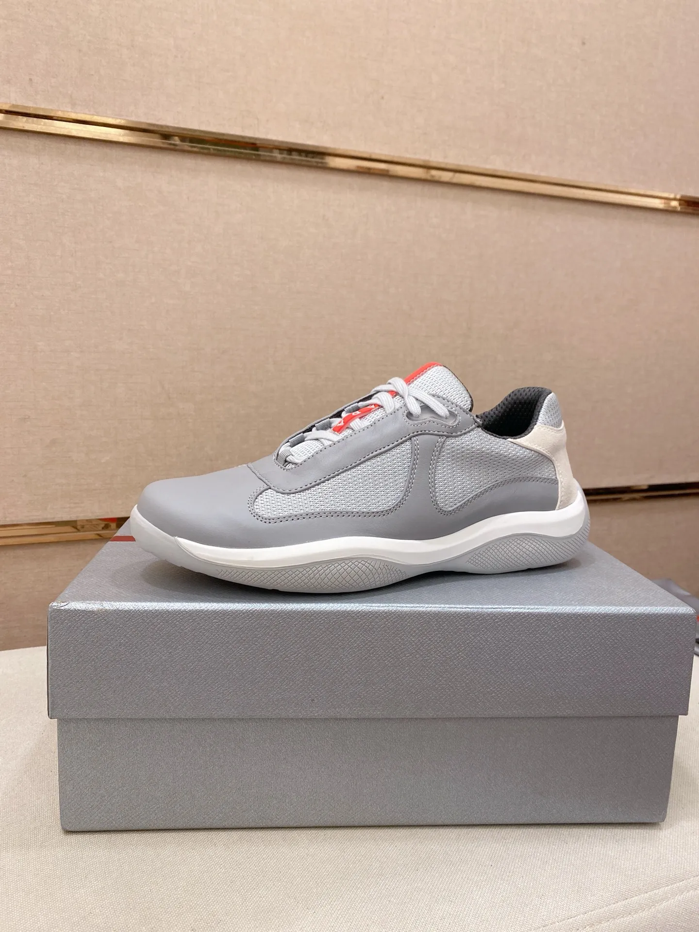 Men's shoes 💰 580💰 ✔️✔️✔️High version High-quality new PRADA (Prada) counters are launched simultaneously, new men's shoes, 😘fabrics are selected from first-layer cowhide fabrics. Lining: Imported cowhide leather lining. 👍🏿High-end☄️Open-molded non-slip rubber outsole, exquisite lines, simple and elegant, comfortable and high-end for leisure travel. Code number: 38 to 45
